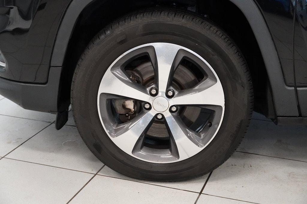 used 2019 Jeep Cherokee car, priced at $17,474