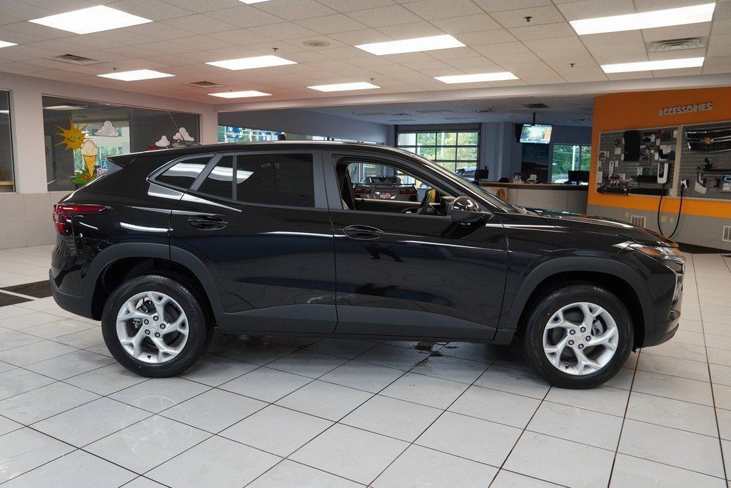 new 2025 Chevrolet Trax car, priced at $21,890