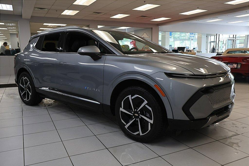 new 2025 Chevrolet Equinox EV car, priced at $33,699