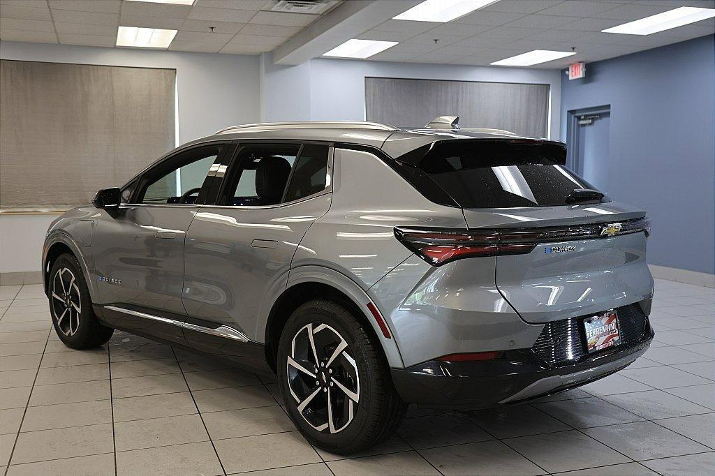 new 2025 Chevrolet Equinox EV car, priced at $33,699