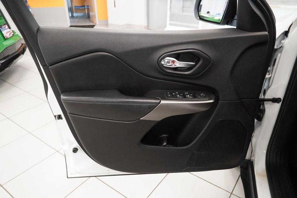 used 2020 Jeep Cherokee car, priced at $15,799