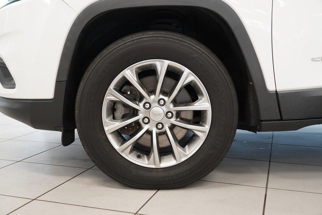 used 2020 Jeep Cherokee car, priced at $15,799