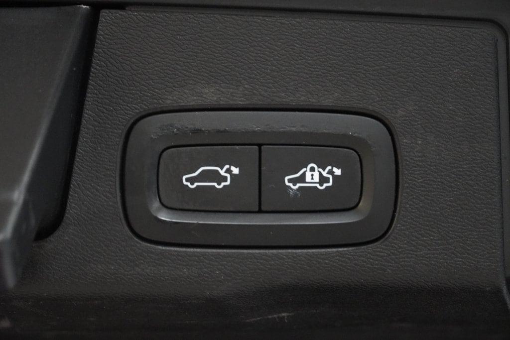 used 2021 Volvo XC60 car, priced at $23,900