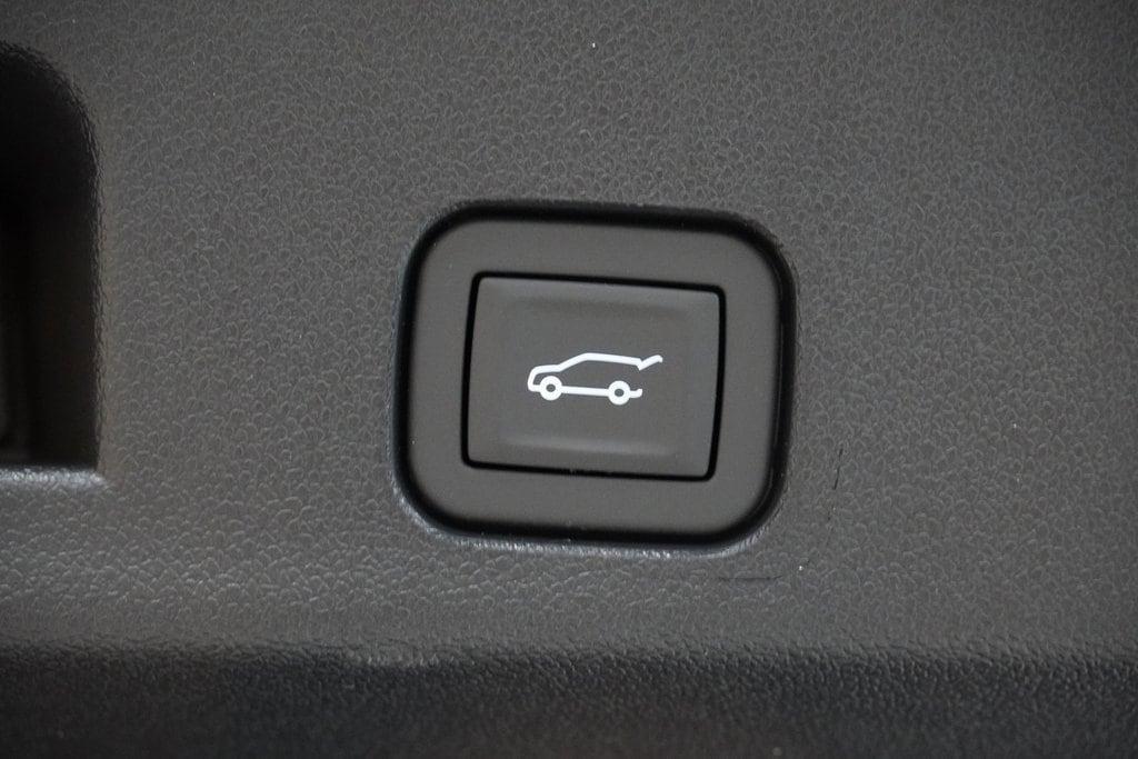 new 2025 Chevrolet Traverse car, priced at $40,290
