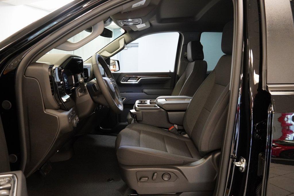 new 2025 Chevrolet Silverado 1500 car, priced at $40,245