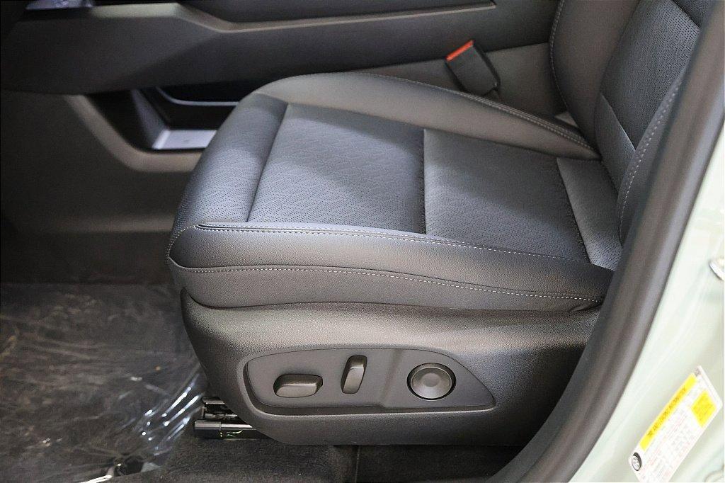 new 2026 Chevrolet Equinox car, priced at $31,990