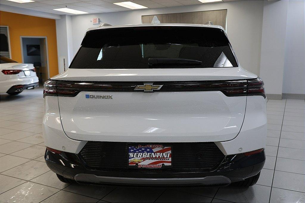 new 2025 Chevrolet Equinox EV car, priced at $33,590