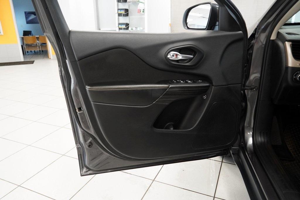 used 2014 Jeep Cherokee car, priced at $9,900