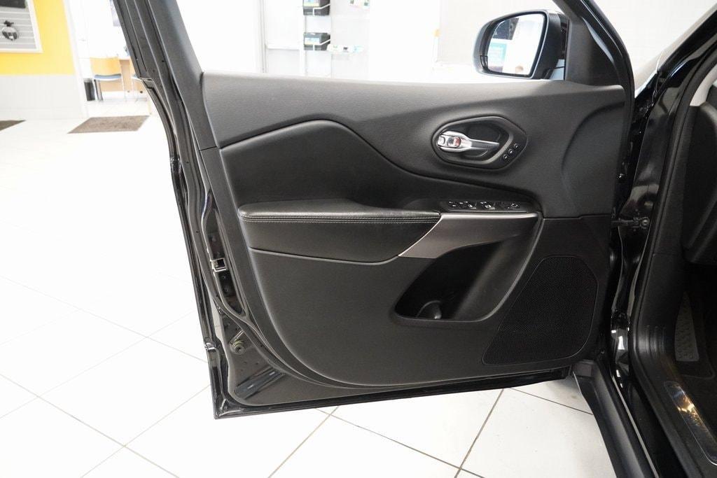 used 2019 Jeep Cherokee car, priced at $15,995