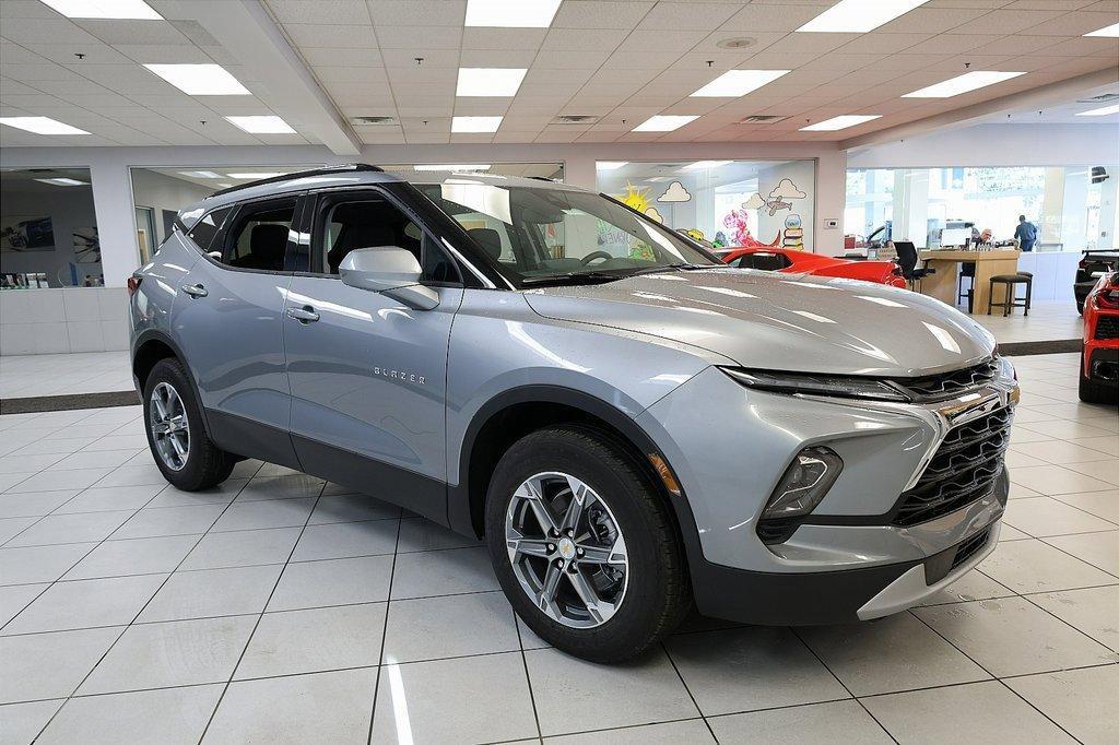 new 2025 Chevrolet Blazer car, priced at $33,415
