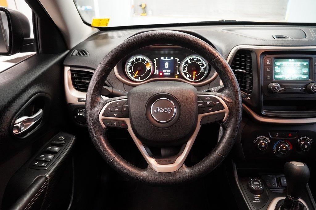 used 2016 Jeep Cherokee car, priced at $11,209