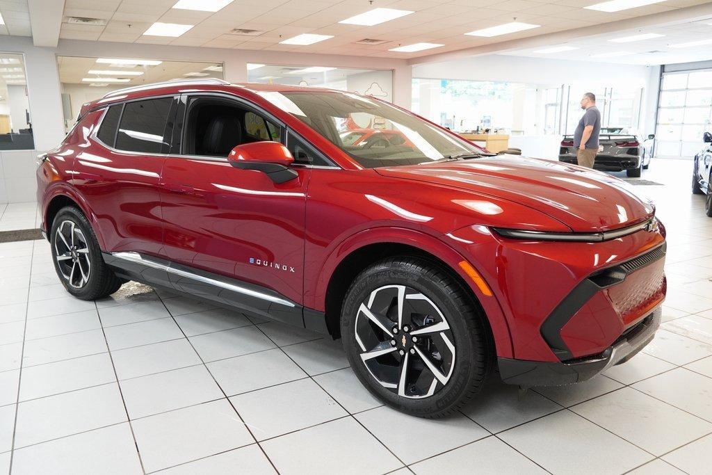 new 2025 Chevrolet Equinox EV car, priced at $33,999