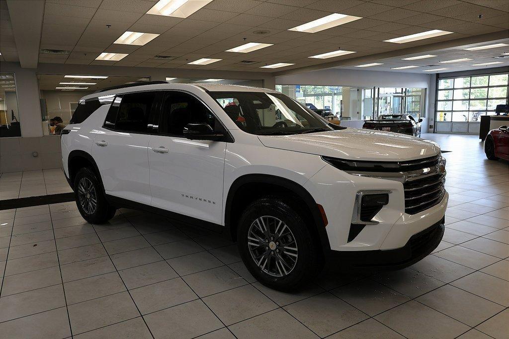 new 2026 Chevrolet Traverse car, priced at $43,101