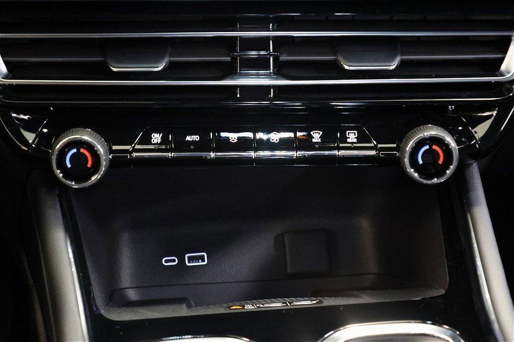 new 2026 Chevrolet Traverse car, priced at $43,101