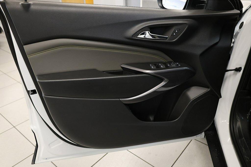 new 2025 Chevrolet Trax car, priced at $22,899