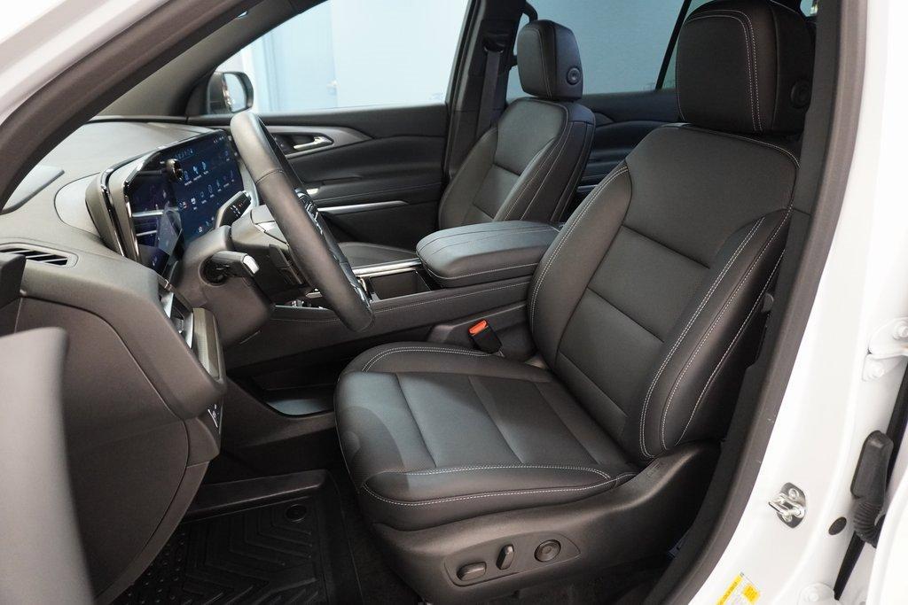 used 2025 Chevrolet Traverse car, priced at $36,950