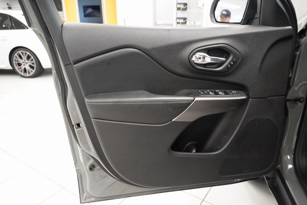 used 2020 Jeep Cherokee car, priced at $18,995