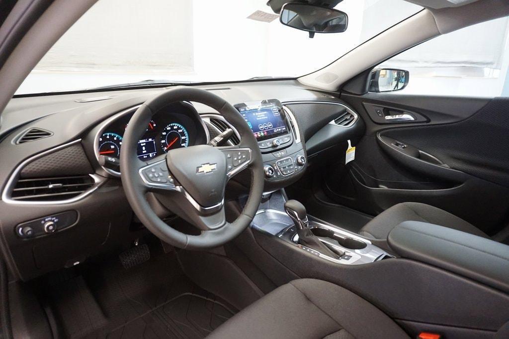 new 2025 Chevrolet Malibu car, priced at $27,302