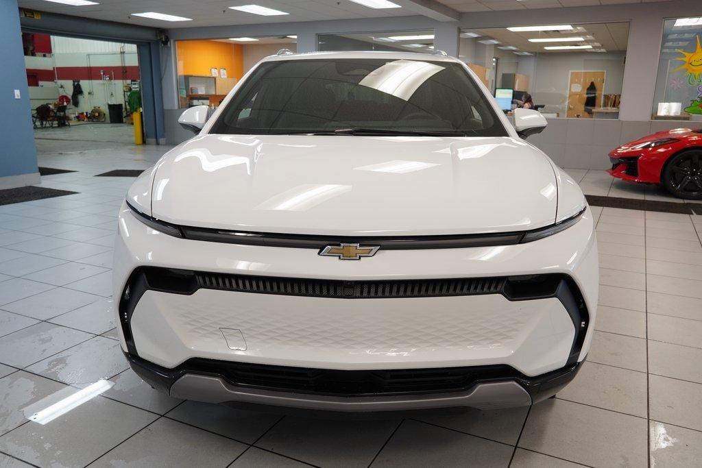 new 2025 Chevrolet Equinox EV car, priced at $33,590