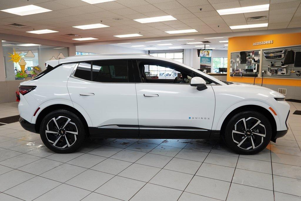 new 2025 Chevrolet Equinox EV car, priced at $33,590