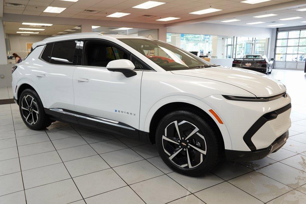 new 2025 Chevrolet Equinox EV car, priced at $33,590