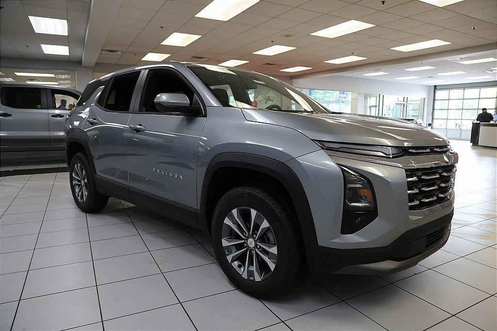new 2026 Chevrolet Equinox car, priced at $30,599