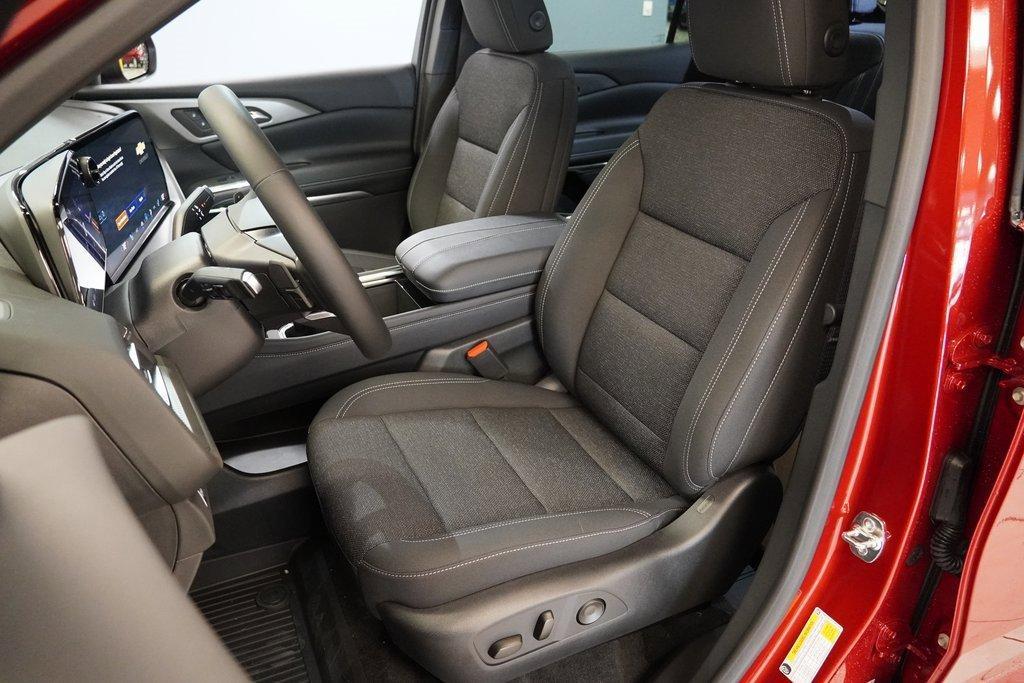 new 2025 Chevrolet Traverse car, priced at $42,999