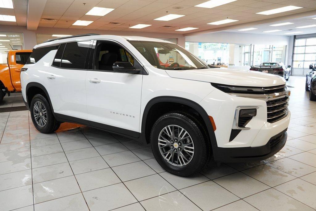 new 2025 Chevrolet Traverse car, priced at $40,159