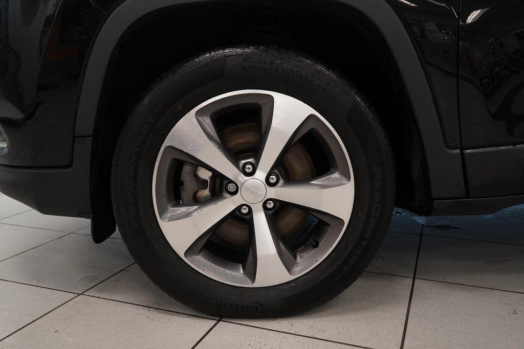 used 2020 Jeep Cherokee car, priced at $14,890