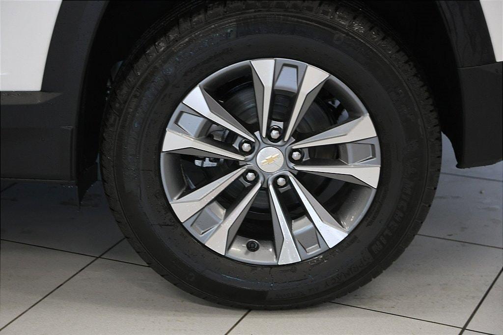 new 2026 Chevrolet Equinox car, priced at $33,109