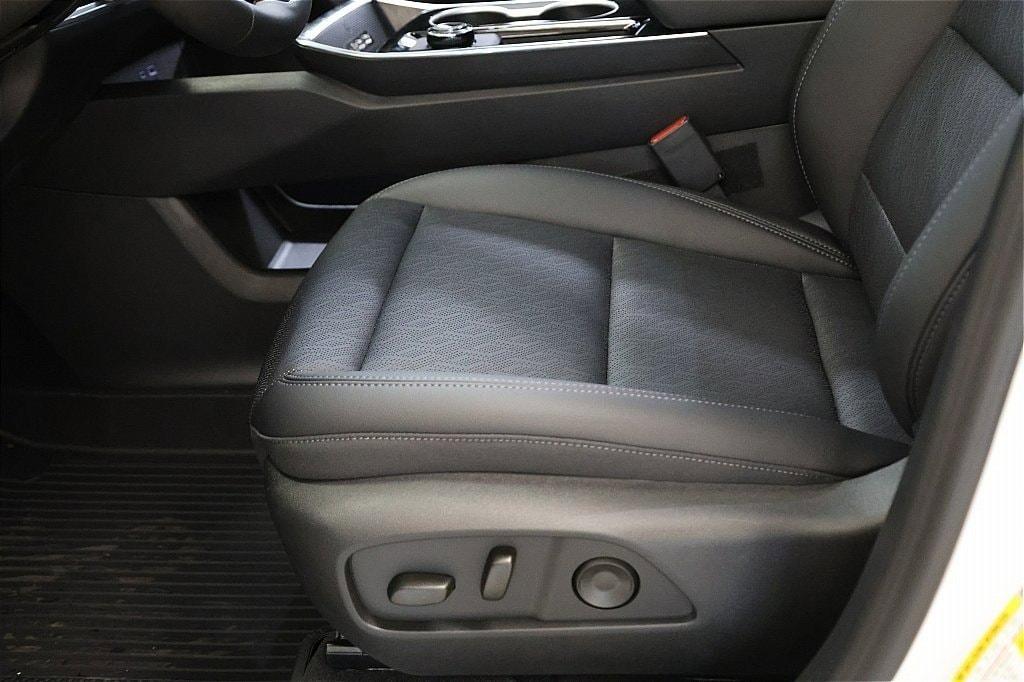 new 2026 Chevrolet Equinox car, priced at $33,109