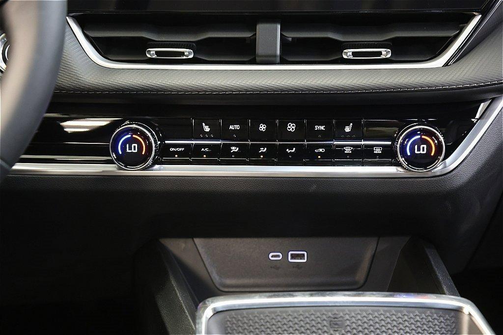 new 2026 Chevrolet Equinox car, priced at $33,109