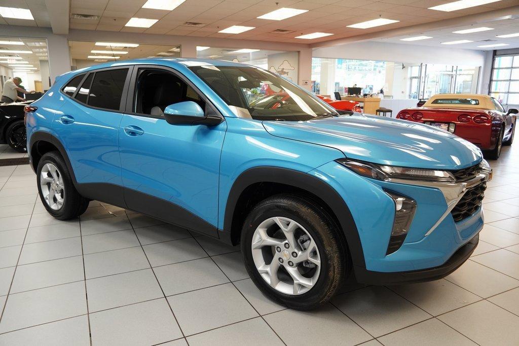 new 2025 Chevrolet Trax car, priced at $21,881