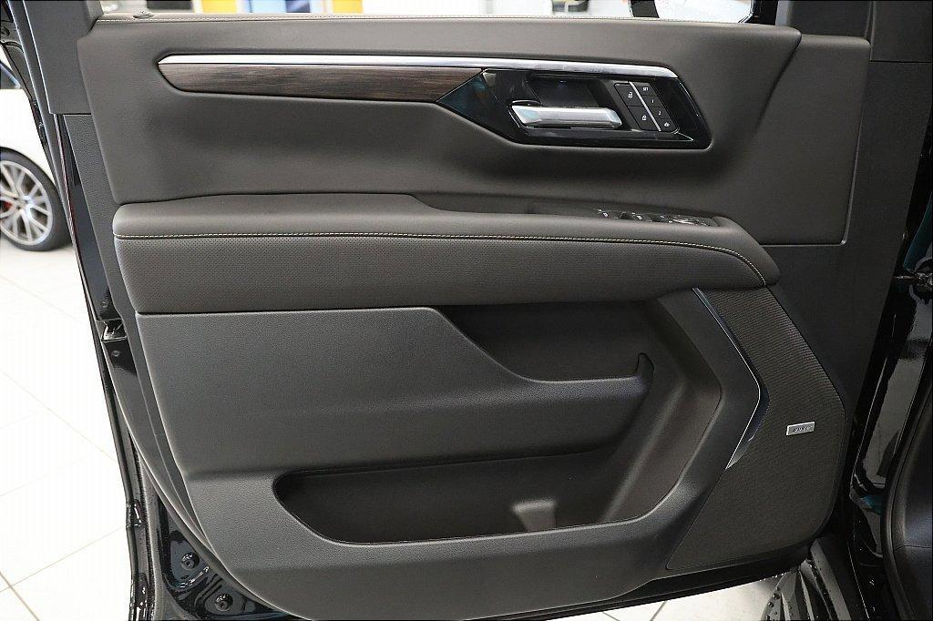 new 2025 Chevrolet Suburban car, priced at $82,499