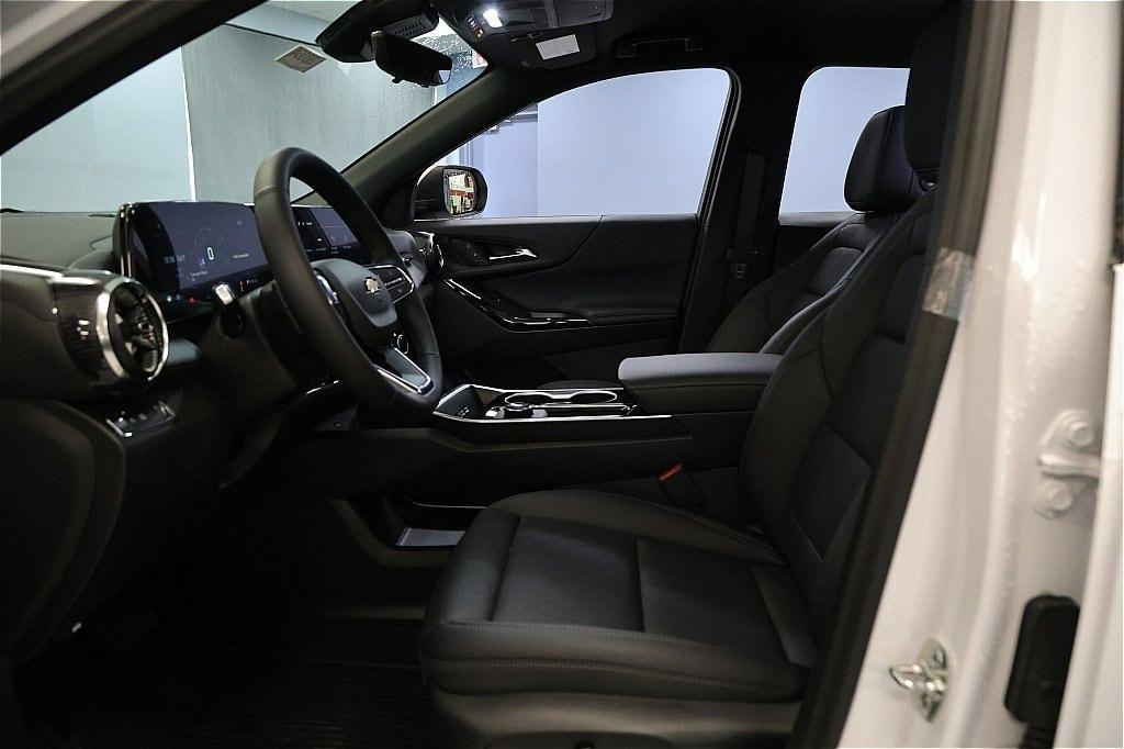 new 2026 Chevrolet Equinox car, priced at $31,359