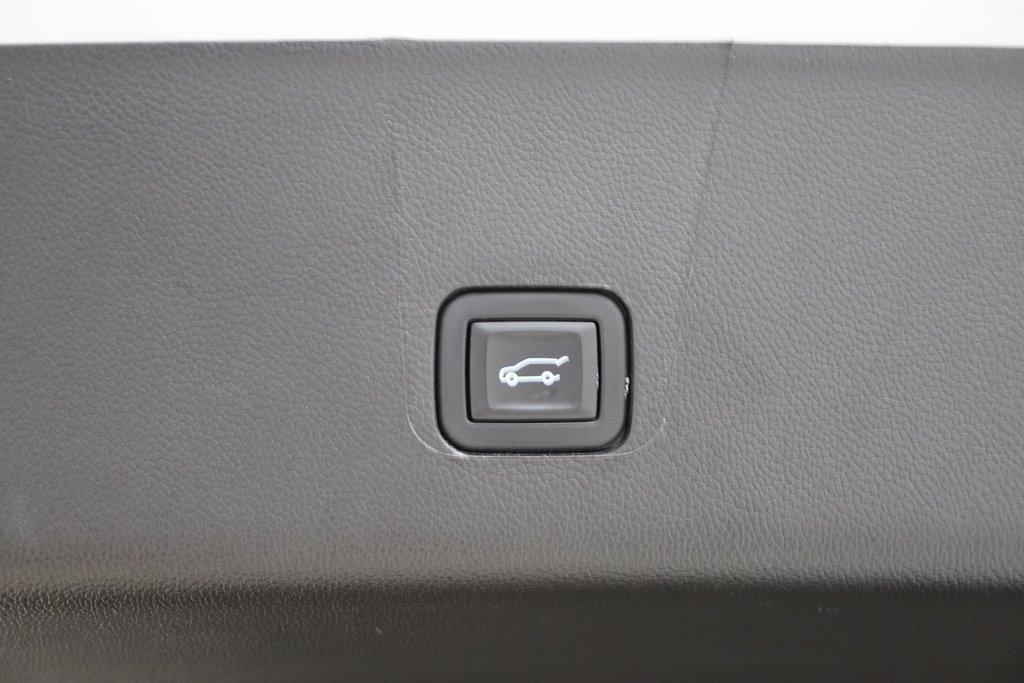 used 2023 Chevrolet Traverse car, priced at $28,768