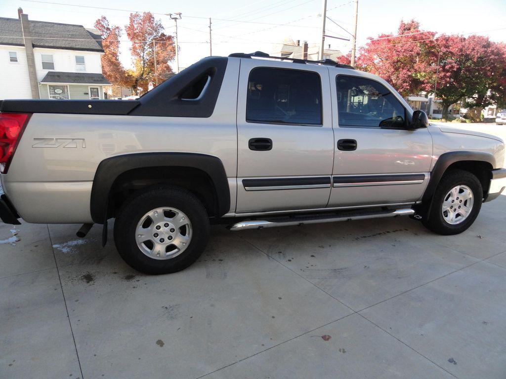 used 2004 Chevrolet Avalanche car, priced at $12,995