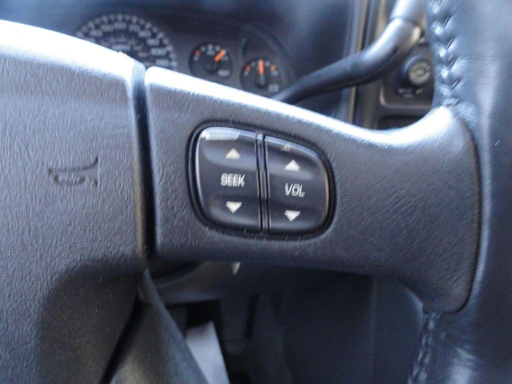 used 2004 Chevrolet Avalanche car, priced at $12,995