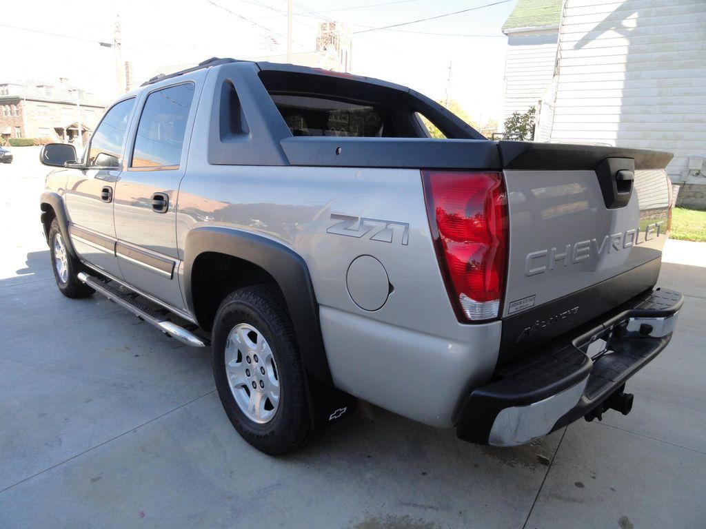 used 2004 Chevrolet Avalanche car, priced at $12,995