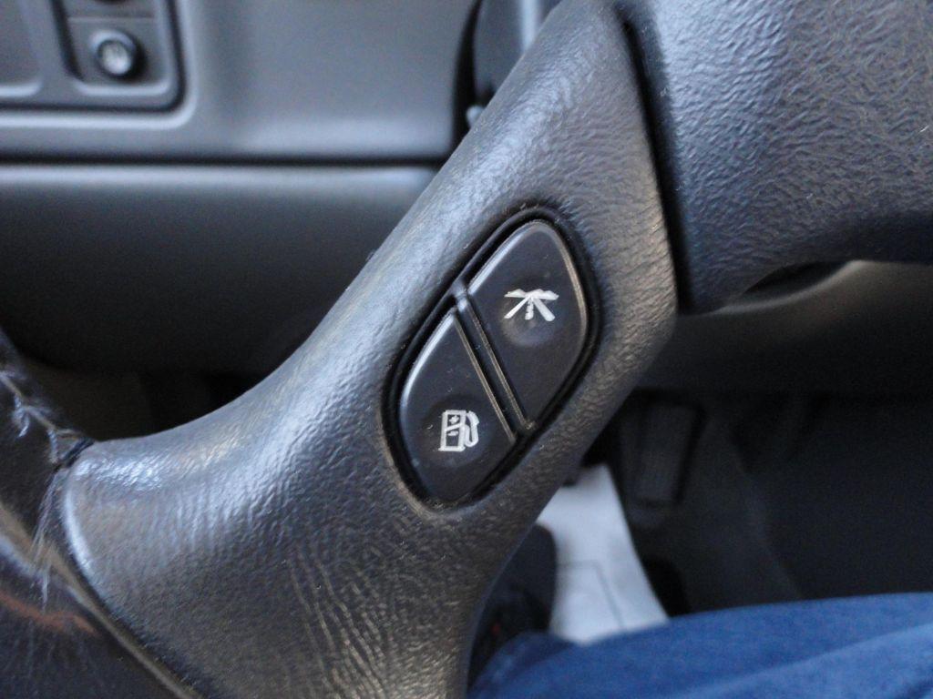 used 2004 Chevrolet Avalanche car, priced at $12,995