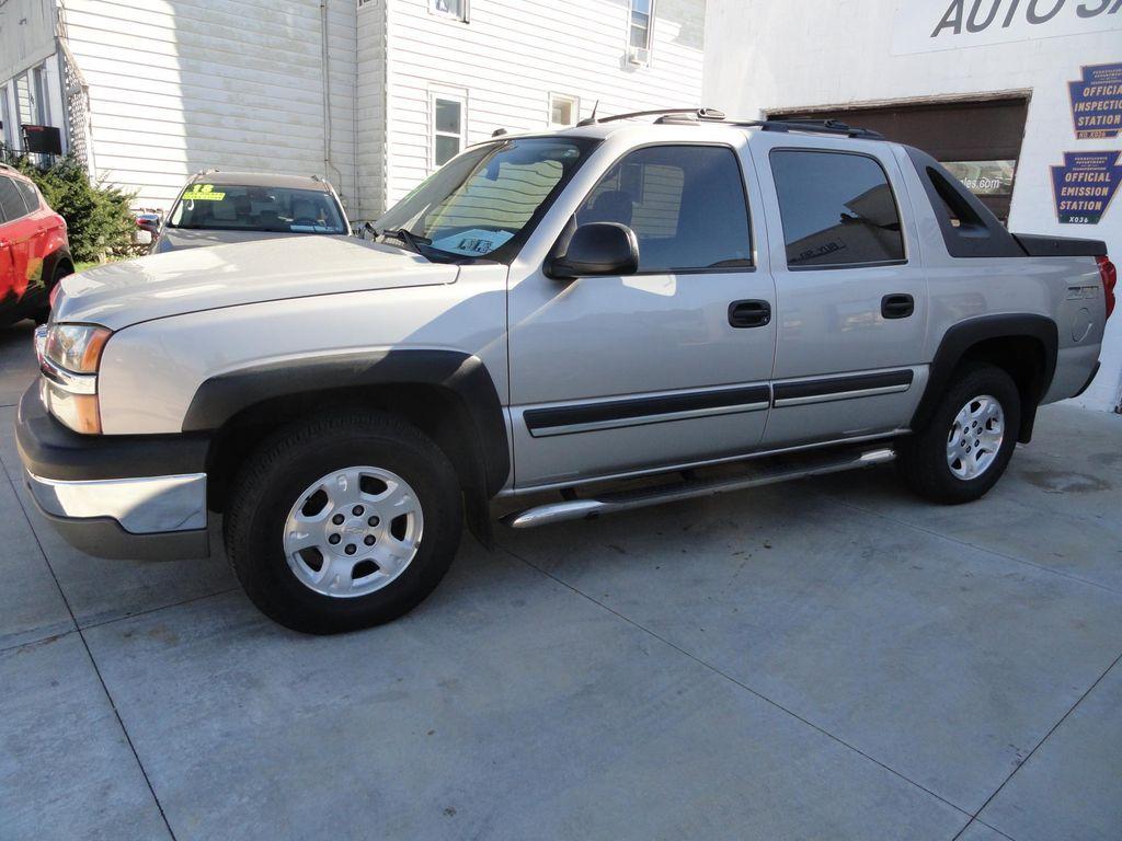 used 2004 Chevrolet Avalanche car, priced at $12,995