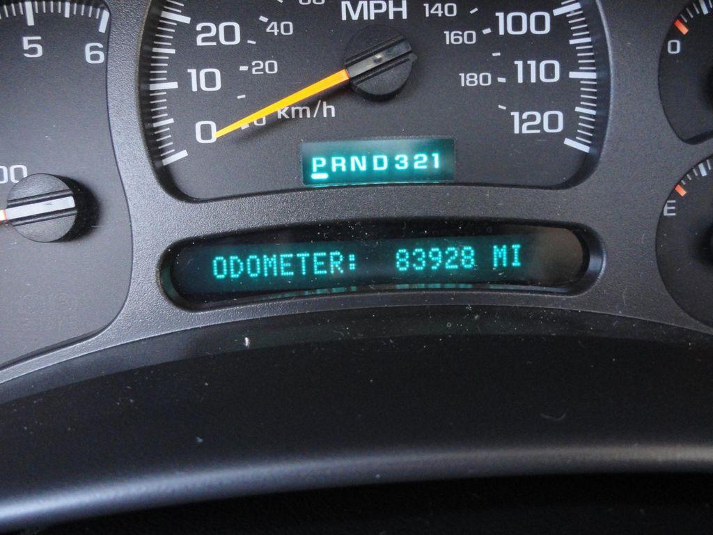 used 2004 Chevrolet Avalanche car, priced at $12,995