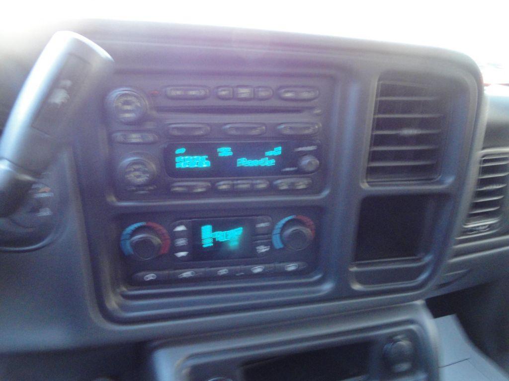 used 2004 Chevrolet Avalanche car, priced at $12,995