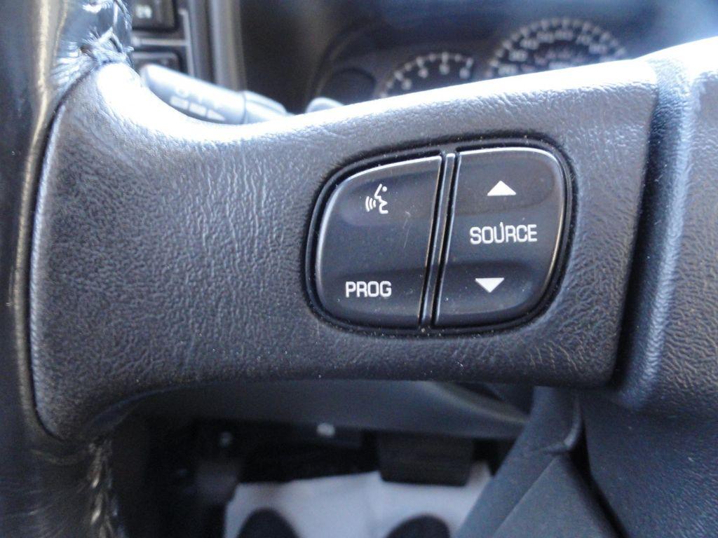 used 2004 Chevrolet Avalanche car, priced at $12,995