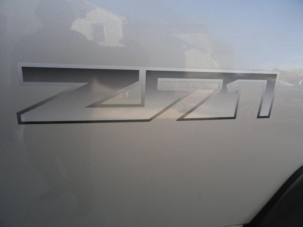 used 2004 Chevrolet Avalanche car, priced at $12,995