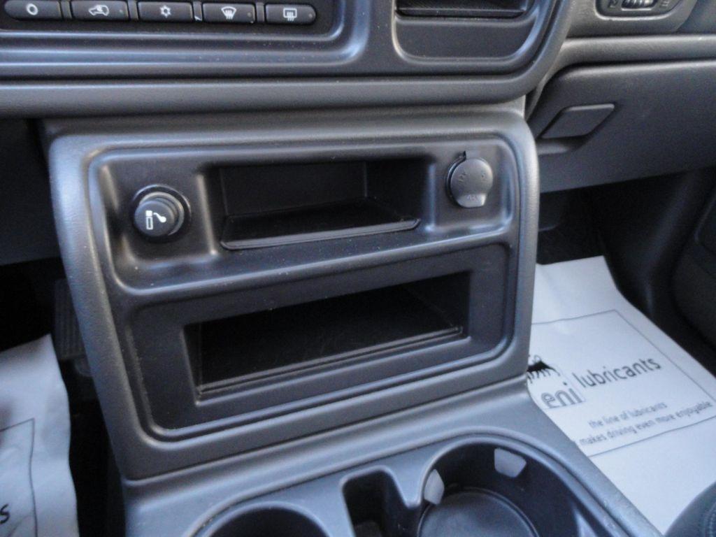 used 2004 Chevrolet Avalanche car, priced at $12,995