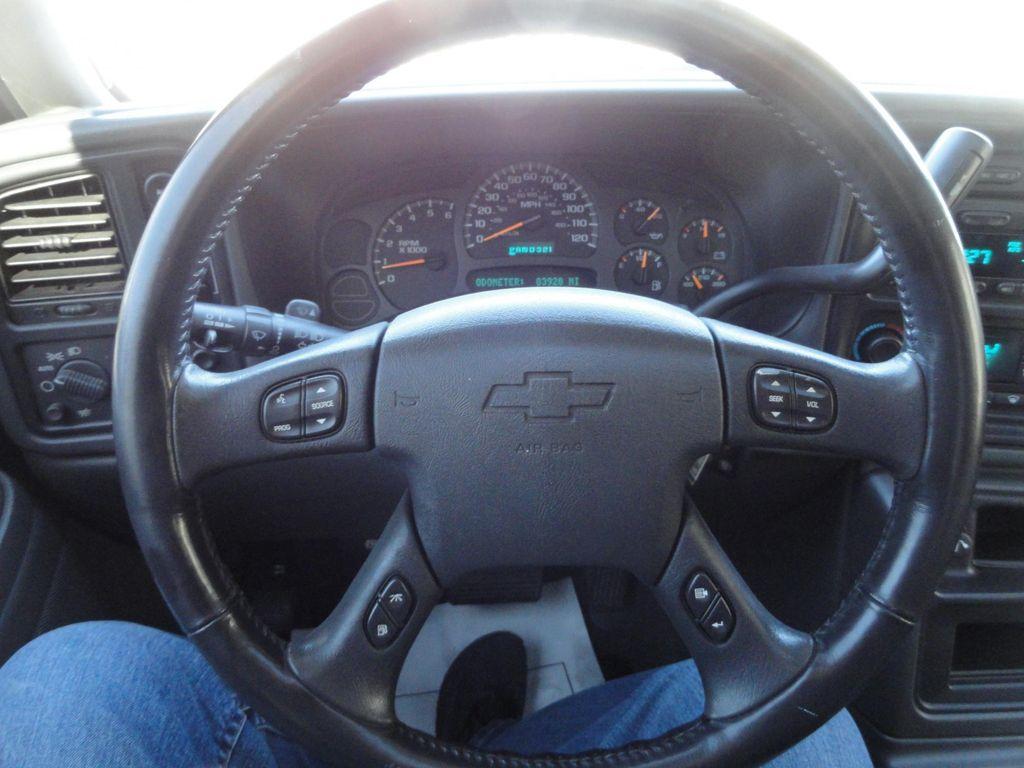used 2004 Chevrolet Avalanche car, priced at $12,995