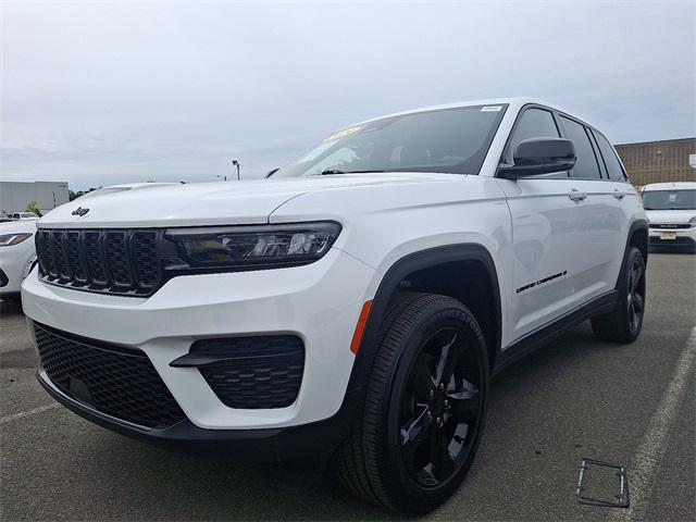used 2024 Jeep Grand Cherokee car, priced at $39,569