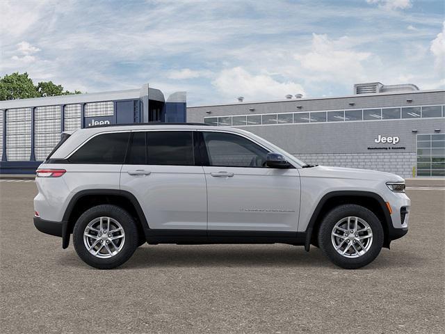 new 2025 Jeep Grand Cherokee car, priced at $44,000