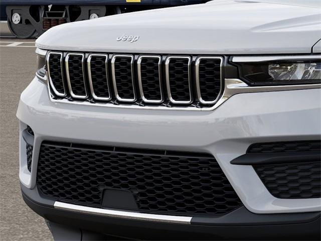 new 2025 Jeep Grand Cherokee car, priced at $44,000